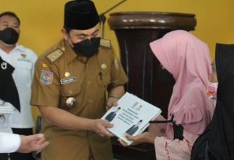 Penyaluran Zakat kepada kaum Dhuafa, di Kantor Baznas Provinsi Bengkulu