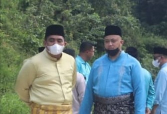 Plt Bupati Bintan, Roby Kurniawan (baju Kuning)
