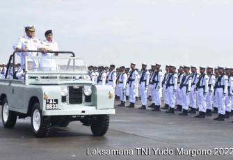 Kasal gunakan Jeep replika yang dipakai presiden Ir. Soekarno saat meresmikan Lanudal Juanda tahun 1964 