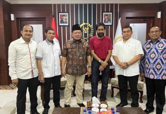 Foto bersama Muzakir Manaf dengan Ketua DPD RI 