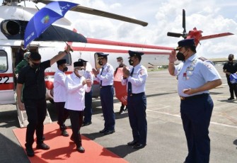 Pangkoopsud II Marsekal Muda TNI Widyargo Ikoputra saat menyambut Wapres RI KH Ma'ruf Amin, Sabtu (3/12)