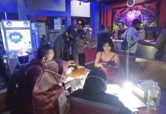 Razia tempat hiburan malam di wilayah hukum Polres Blitar Kota, Sabtu (17/12)