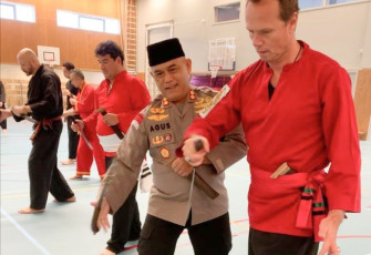 Dirtahti Polda Banten AKBP Dr. Agus Rasyid saat memberikan pelatihan di Belanda, Sabtu (17/12)