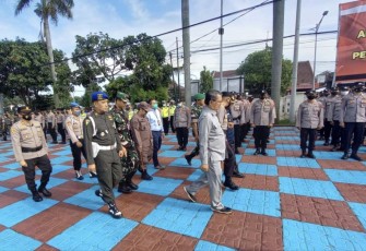 Danlanud Sugiri Sukani Letkol Pnb Supardo Butarbutar saat pengecekan pasukan gabungan Operasi Lilin Lodaya 2022