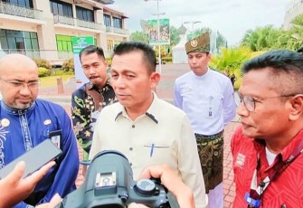 Gubernur Ansar Ahmad bersama Kadis Pariwisata Kepri Luki Zaiman Prawira dan GGM Bintan Resort Abdul Wahab saat diwawancarai awak Media, Jumat (14/10/2022).