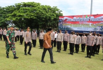 Apel Pergeseran Pasukan dalam rangka Pengamanan Pilkades Gelombang I, di Alun–Alun Karanganyar, pada Selasa (8/11/2022).
