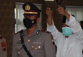 Pengambilan sumpah jabatan AKP Yulianto menjadi Kasatlantas Polres Karanganyar.