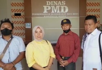 Perwakilan Forum Calon Peserta Perangkat Desa Gagal kabupaten Blora didampingi LSM PKN saat mendatangi Dinas PMD kabupaten Blora.