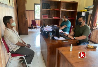 YS Saat Diperiksa Polisi di Mapolsek Srengat