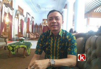 Wakil Bupati Blitar Rahmat Santoso Seusai Memberikan Penjelasan Kepada Klikwarta.com Terkait Tudingan Hoax Hibah Infrastruktur yang Diutarakan Kementerian PUPR (foto : Faisal NR / Klikwarta.com)