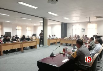 Suasana Hearing KRPK bersama Komisi III DPRD Kabupaten Blitar, Wakil Bupati Blitar dan Kapolres Blitar, Rabu 22 Juni 2022. (foto : Faisal NR / Klikwarta.com)