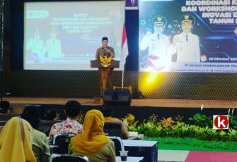 Sekretaris Daerah Kabupaten Blitar Drs. Izul Marom Buka Rakor Kelitbangan dan Workshop Penguatan Inovasi Daerah (foto : Faisal NR / Klikwarta.com)