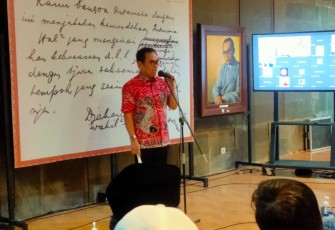 Wakil Walikota Blitar Tjutjuk Sunario Berikan Sambutan di Acara Pameran Foto di Perpusnas Proklamator Bung Karno