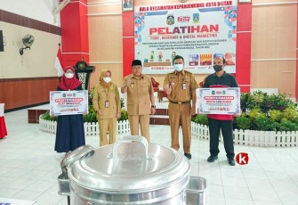 Walikota Blitar Santoso Berikan Pelatihan Food Beverage di Kecamatan Kepanjenkidul (foto : Faisal NR / Klikwarta.com)