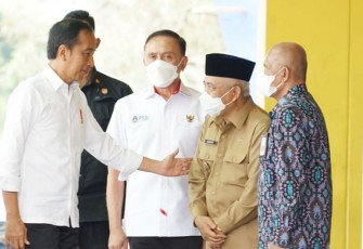 Presiden RI, Joko Widodo saat mengunjungi Stadion Kanjuruhan, Kepanjen, Kabupaten Malang, Rabu (5/10/2022)