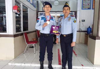 Kalapas Kelas III Suliki Kamesworo mengapresiasi pegawai yang turut mengharumkan Lapas Suliki dalam Kejuaraan Bela Diri Hapkido se-Sumbar.