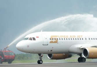 Super Jet Air saat Mendarat Perdana di Bandar Udara Fatmawati Soekarno Bengkulu, Jumat (09/09/2022).