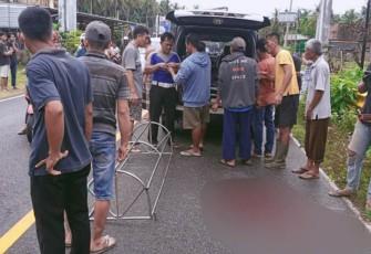 Proses evakuasi korban tewas