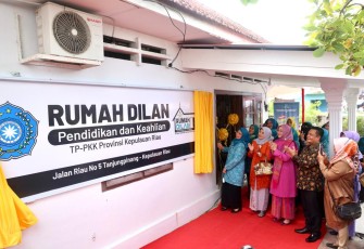 Dewi Ansar saat Resmikan Rumah DILAN Guna Tingkatan Pengetahuan dan Keahlian Perempuan di Kepri