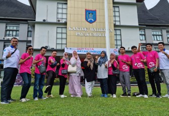 Pelaku UMKM meriahkan peserta rakyat yang digelar di halaman Kantor Wali Kota Payakumbuh.