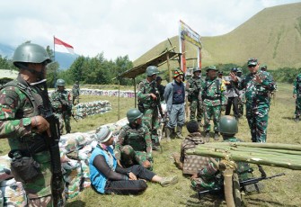 Pangdivif 2 Kostrad saat Kunjungi Latiskipur Yonif Raider 509/BY/9/2 Kostrad