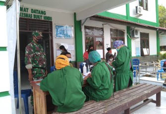 Babinsa Sampaikan Pentingnya Peran Orang Tua dan Pengajar Masa Pelaksanaan PTM 