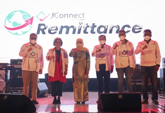 Perayaan hari jadi Bank Jatim digelar secara hybrid dan sederhana di ruang Bromo Lantai 5 Kantor Pusat Bank Jatim (17/08).