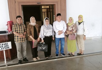 Foto bersama usai lakukan perbincangan di Kantor DPRD Provinsi Bengkulu. Senin, (09/08/2022).