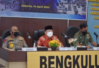 Video conference Rapat Koordinasi Lintas Sektoral Nasional dalam rangka kesiapan menghadapi idulfitri tahun 2022 di gedung Comand Center Polda Bengkulu pada Kamis 14/04/2022.