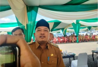 Bupati Seluma, Erwin Oktavian SE, saat silaturahmi pada jajaran OPD, awak media, Ormas dan karang taruna di Halaman Kantor Bupati, Rabu (31/3/2022).