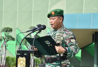 Pangdam Jaya Mayjen TNI Untung Budiharto saat pimpin upacara peringatan Hari Juang Kartika TNI AD ke-77 Tahun 2022