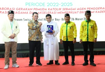 Pelantikan Pengurus Pemuda Katolik Komisariat Daerah Kepulauan Riau di Hotel Swiss Bell, Batam, Sabtu (26/3). 