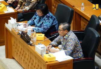 Badan Legislasi DPR RI saat menggelar Rapat Kerja bersama Kementerian PUPR dan Kementerian LHK di Gedung Nusantara I, Senayan, Jakarta, Rabu (23/11/2022).
