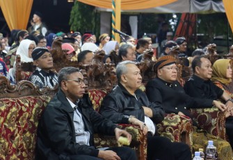 Sejumlah tokoh jawa saat menghadiri pagelaran Wayang Kulit Sabtu malam.