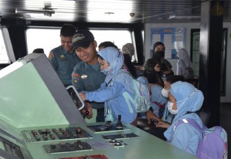 Wisata Edukasi Kolinlamil 'Warship Tour' 
