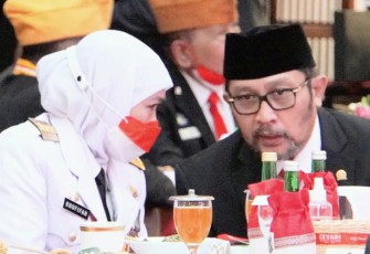 Wakil Ketua DPRD Jawa Timur, Sahat Tua Simanjuntak saat bertemu Gubernur Jatim