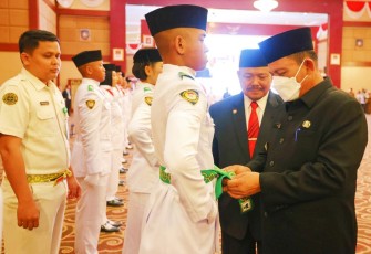 Gubernur Ansar Kukuhkan 38 Anggota Paskibraka 2022 Provinsi Kepri