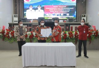 Walikota Bitung Maurits Mantiri MM bersama kepala BPKP Provinsi Sulut