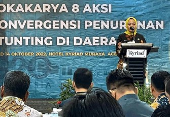 Sekretaris Ditjen Bina Pembangunan Daerah Ibu Sri Purwaningsih saat menghadiri acara.