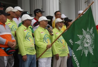  Gubernur Rohidin saat sampaikan sambutan pada Tabligh Akbar dalam rangka Muktamar Muhammadiyah ke-48, di halaman Balai Raya Semarak Bengkulu, Ahad (30/10).