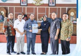 Foto bersama usai sidang paripurna DPRD Kabupaten Labuhanbatu diruang rapat paripurna kelurahan ujung bandar Kecamatan Rantau Selatan pada hari Jum'at 30/9/2022.