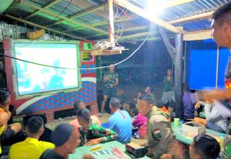 Sorak Gembira Masyarakat Elelim Papua Nobar Piala Dunia 