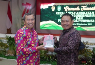 Silaturahmi Kasad dengan Gubernur Riau