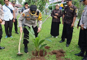 Polres Bengkulu Selatan saat Gelar Tanam Pohon Dukung Upaya Ketahanan Pangan