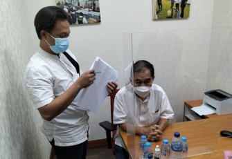 Terduga pelaku saat diperiksa penyidik