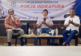 FGD dengan tema Optimalisasi Peran Badan Usaha Milik Daerah (BUMD) Dalam Mendukung Pendapatan Asli Daerah Jawa Timur, di Makan Time Cafe Jalan Pregolan, Selasa (27/12). 