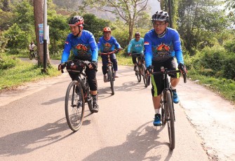 Pj Wali Kota Payakumbuh Rida Ananda, bersama komunitas sepeda ASRI Kota Payakumbuh ramaikan Lembah Harau Geopark Sport Tourism Festival 2022.