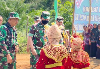 Tim Wasev Mabes TNI saat Kunjungi TMMD Reguler Desa Suka Mulya