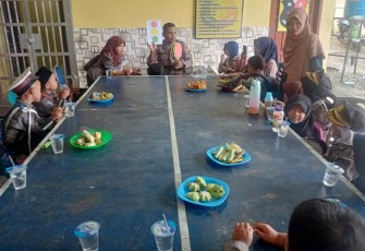 Puluhan Anak PAUD Nurul A’la saat Datangi Polsek Serbajadi