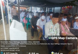 Personel Polres Tapanuli Selatan (Tapsel) tampak setia untuk hadir di tengah ratusan jamaah yang sedang mengikuti pengajian, Kamis (16/11/2023)